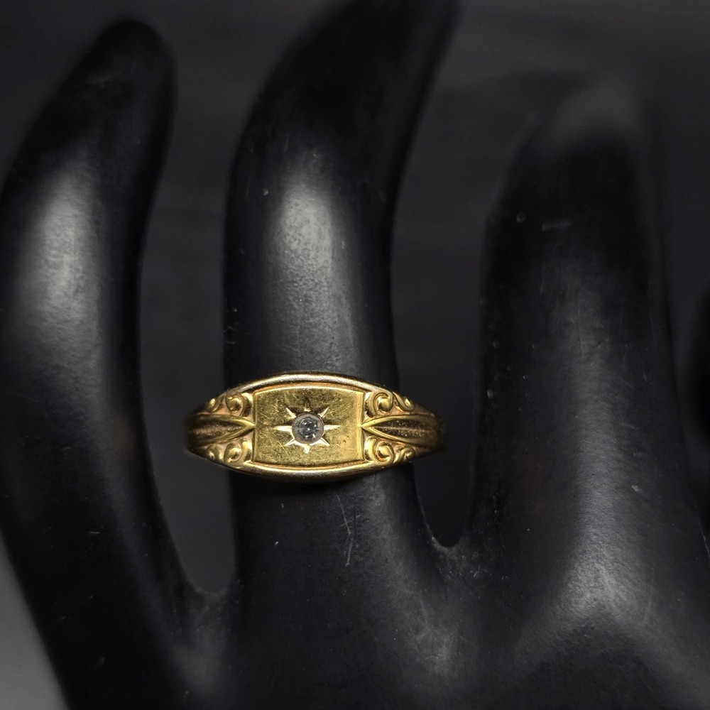 Avon 1980 Glimmering Star Ring Size 5.5 Gold Tone Band Rhinestone Vintage